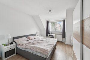 Schlafzimmer DG