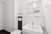 Großzügige 4-Zimmer-Wohnung mit Aufzug, Blick über den Zoopark und vielen Nutzungsmöglichkeiten! - Gäste-Badezimmer