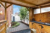 EINZIEHEN & WOHLFÜHLEN! Top gepflegter Familientraum in beliebter Wohnlage - Outdoorküche