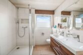 EINZIEHEN & WOHLFÜHLEN! Modernes Einfamilienhaus mit Wärmepumpe und Photovoltaikanlage! - Badezimmer
