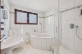 Gemütliches Zweifamilienhaus mit großem Garten und zusätzlich ausgebautem Dachgeschoss! - EG Badezimmer