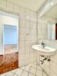 Schöne Zweizimmerwohnung mit Sonnenbalkon! Hochparterre mit eigenem TG-Stellplatz! - Badezimmer