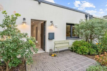 Exklusiv sanierter Reihenendbungalow mit hochwertiger Ausstattung, Sauna und neu gestaltetem Garten!, 40489 Düsseldorf, Bungalow