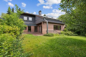Außergewöhnlicher Bungalow mit Dachgeschoss-Atelier, 3 Stellplätzen und schönem Familiengarten, 41564 Kaarst, Bungalow