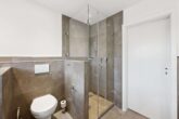 3-Zimmer-Terrassenwohnung mit Stellplatz, 3 Balkonen & Aufzug – Wohnen auf hohem Niveau in Bestlage! - Badezimmer