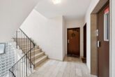 Loggia, Tiefgaragenstellplatz und Aufzug – komfortables Wohnen in zentraler Lage! - Wohnungseingang